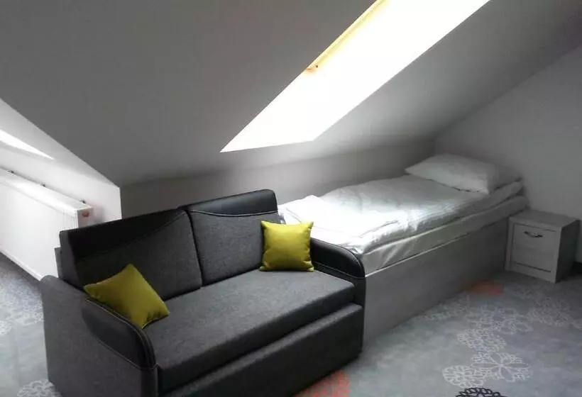 Retkeilymaja Zajazd Sebory