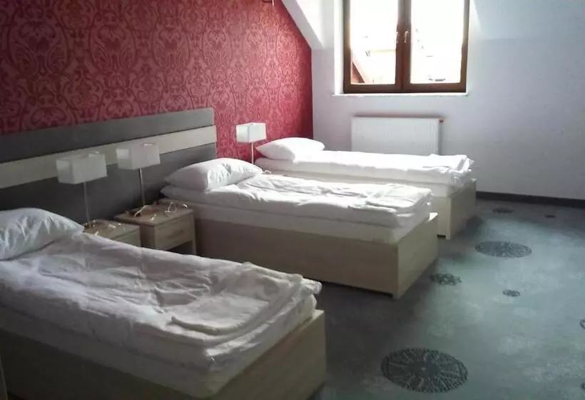 Retkeilymaja Zajazd Sebory