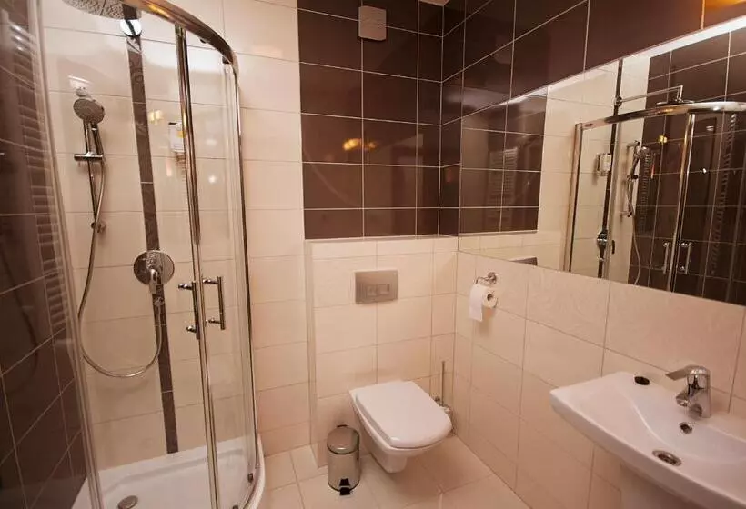 Retkeilymaja Zajazd Sebory