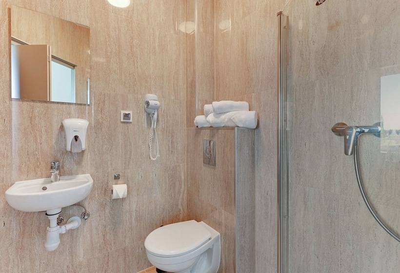 مبيت وإفطار Mile Gdansk Airport & Parking Długoterminowy