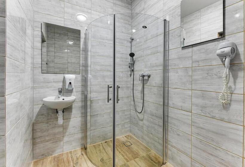 مبيت وإفطار Mile Gdansk Airport & Parking Długoterminowy