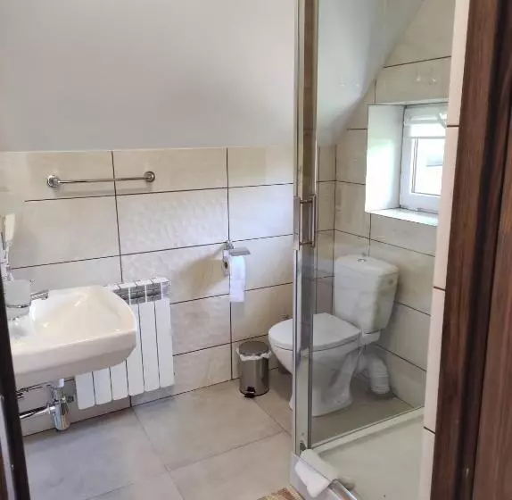 Aamiaismajoitus (B&B) Rezydencja Bukowy Dwór