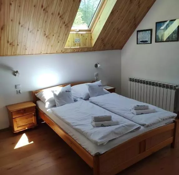 Aamiaismajoitus (B&B) Rezydencja Bukowy Dwór