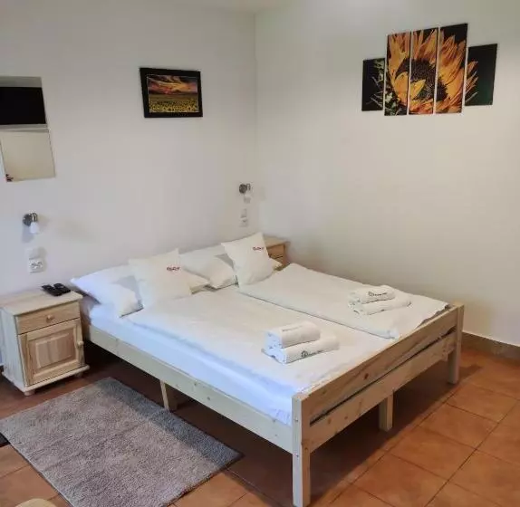 Aamiaismajoitus (B&B) Rezydencja Bukowy Dwór