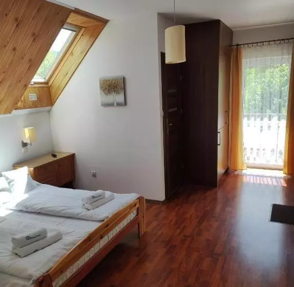 Aamiaismajoitus (B&B) Rezydencja Bukowy Dwór