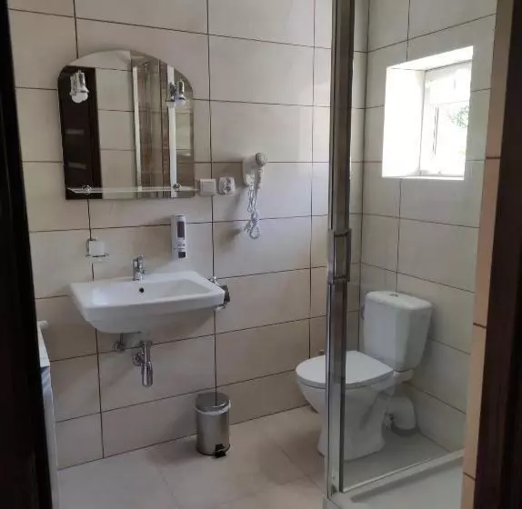 Aamiaismajoitus (B&B) Rezydencja Bukowy Dwór