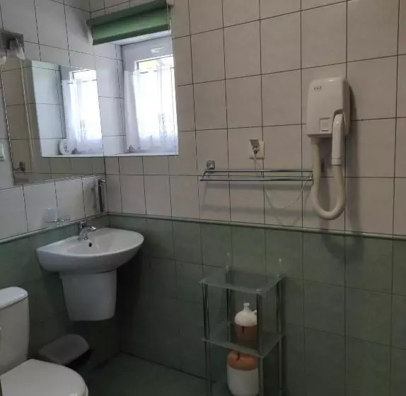 Aamiaismajoitus (B&B) Rezydencja Bukowy Dwór