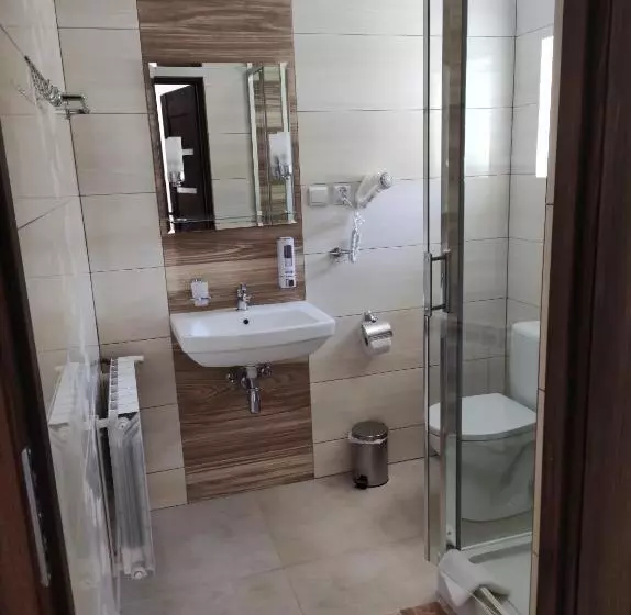 Aamiaismajoitus (B&B) Rezydencja Bukowy Dwór