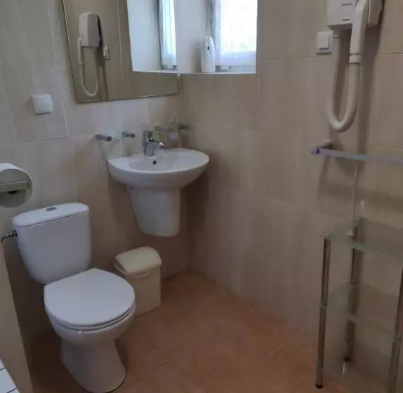 Aamiaismajoitus (B&B) Rezydencja Bukowy Dwór