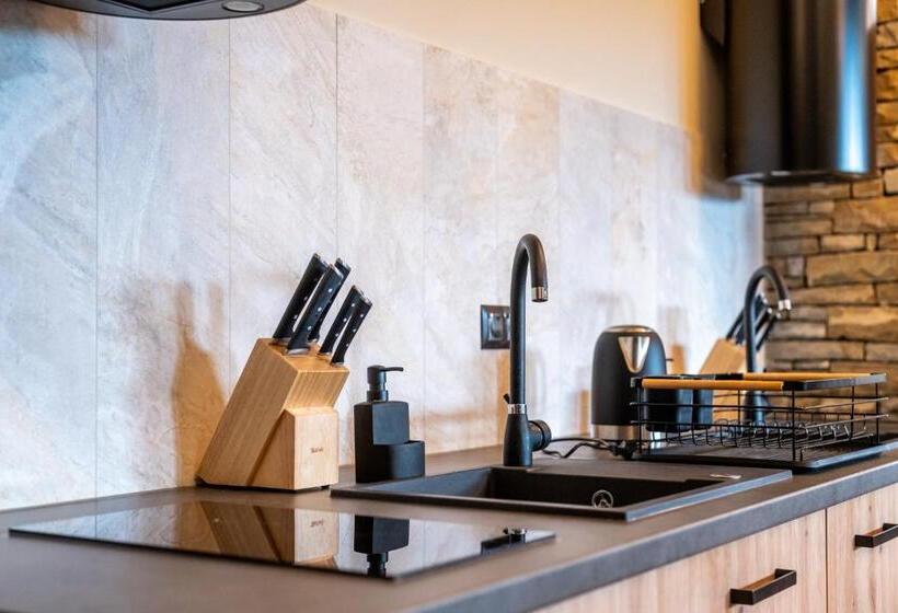 민박 Willa Szafran