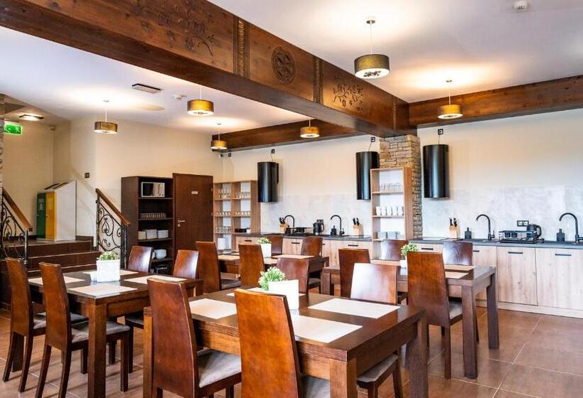 민박 Willa Szafran