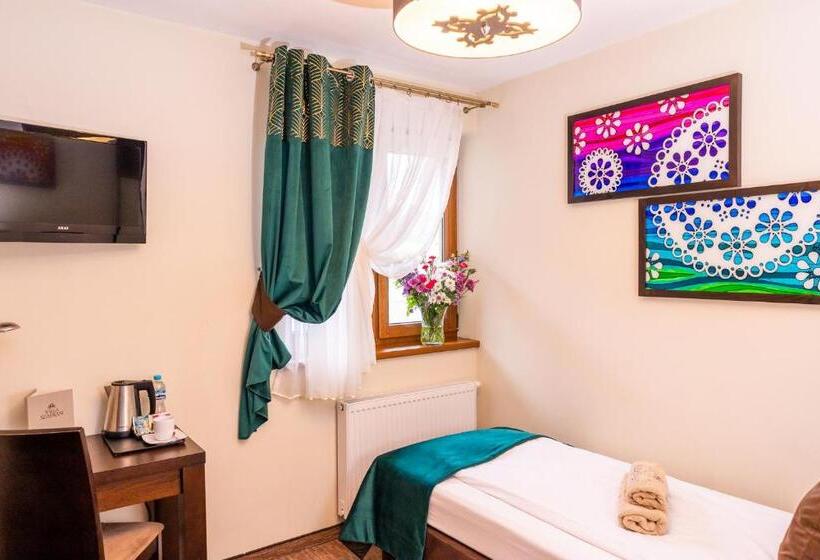 민박 Willa Szafran