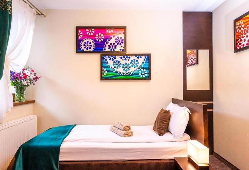 민박 Willa Szafran