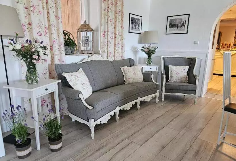 ホテル Folwark Leszczynówka