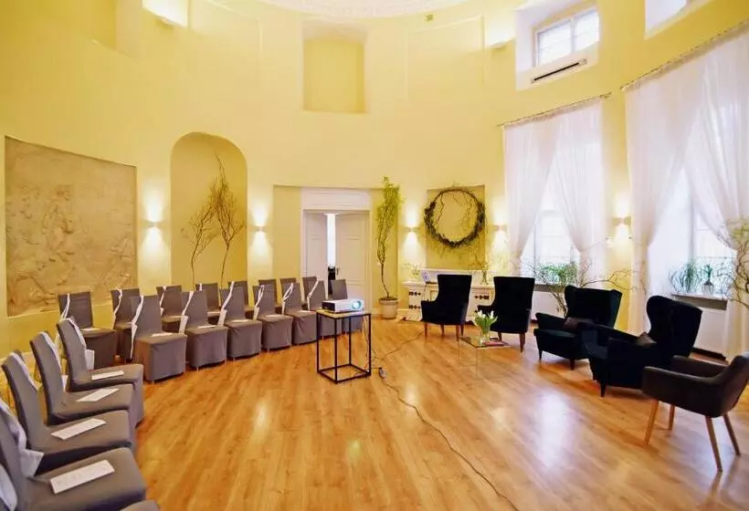 Hotelli Pałac Pakosław