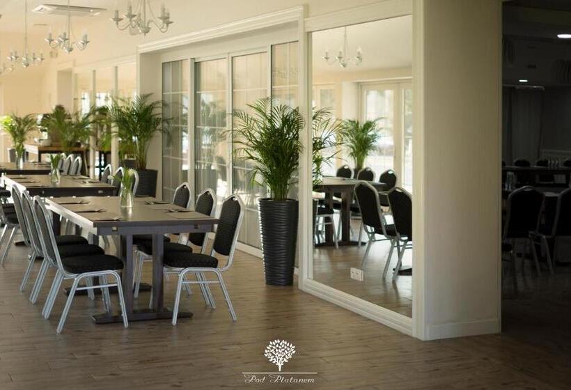 Szafirowy Dwór Hotel & Restauracja