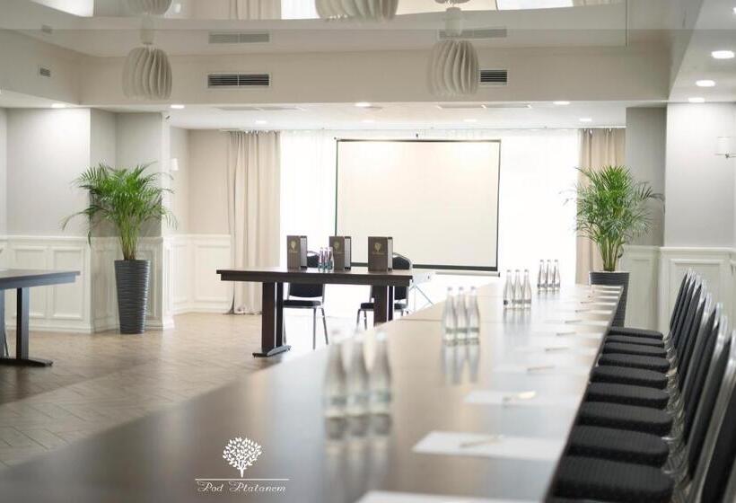 Szafirowy Dwór Hotel & Restauracja