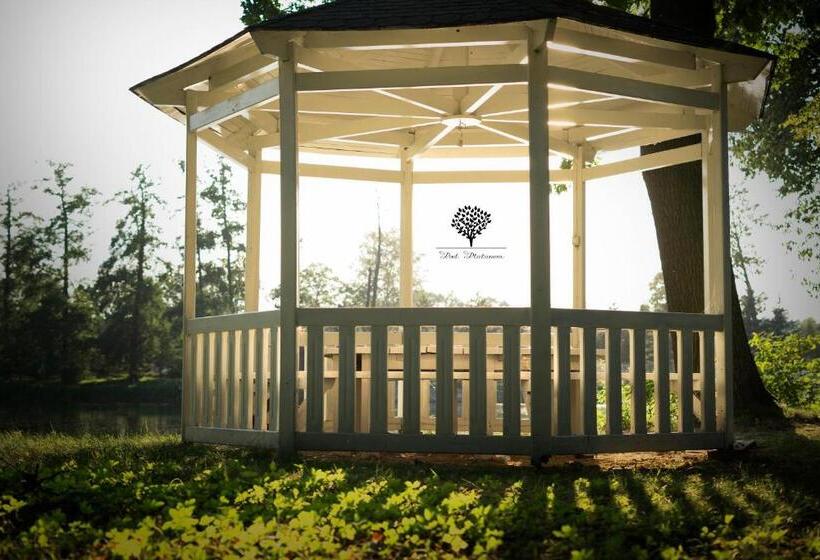 Szafirowy Dwór Hotel & Restauracja