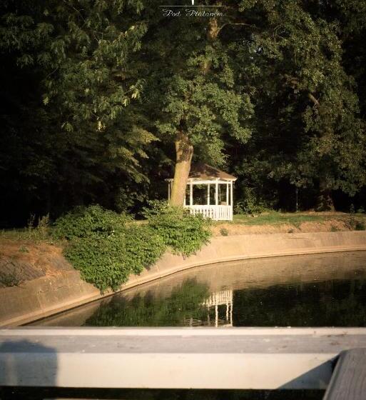 Szafirowy Dwór Hotel & Restauracja