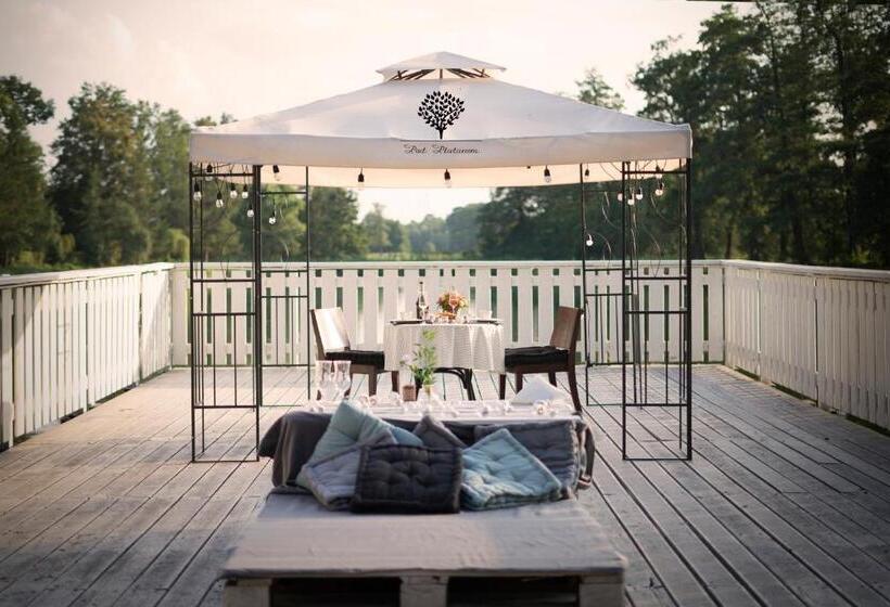 Szafirowy Dwór Hotel & Restauracja