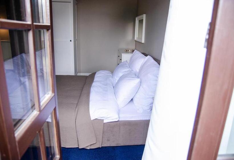 Szafirowy Dwór Hotel & Restauracja