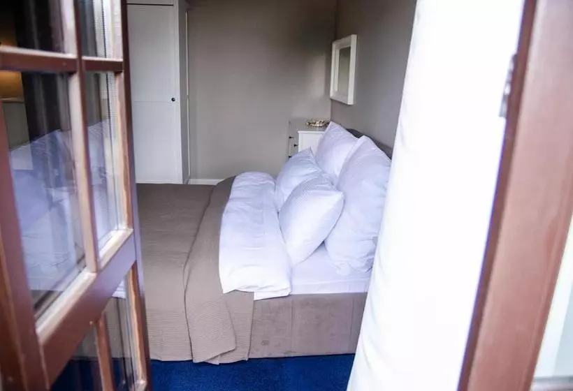 Szafirowy Dwór Hotel & Restauracja