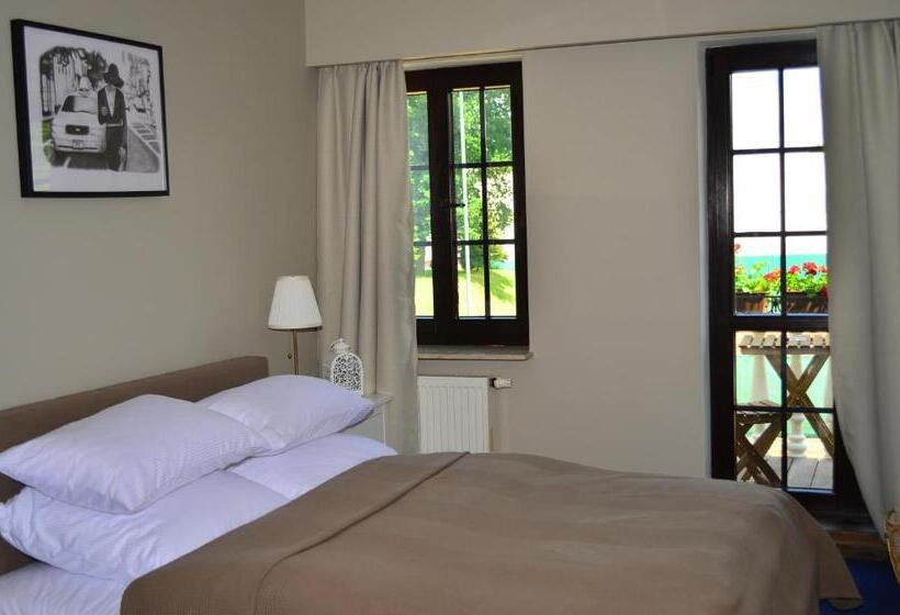 Szafirowy Dwór Hotel & Restauracja