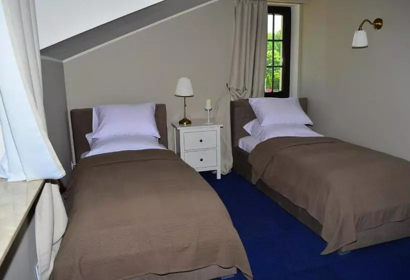 Szafirowy Dwór Hotel & Restauracja