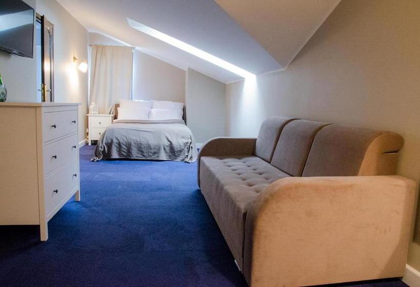 Szafirowy Dwór Hotel & Restauracja