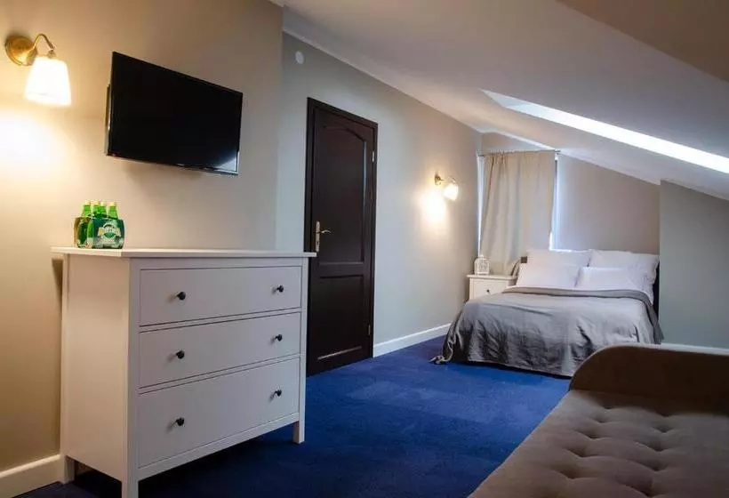 Szafirowy Dwór Hotel & Restauracja