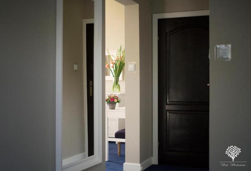 Szafirowy Dwór Hotel & Restauracja