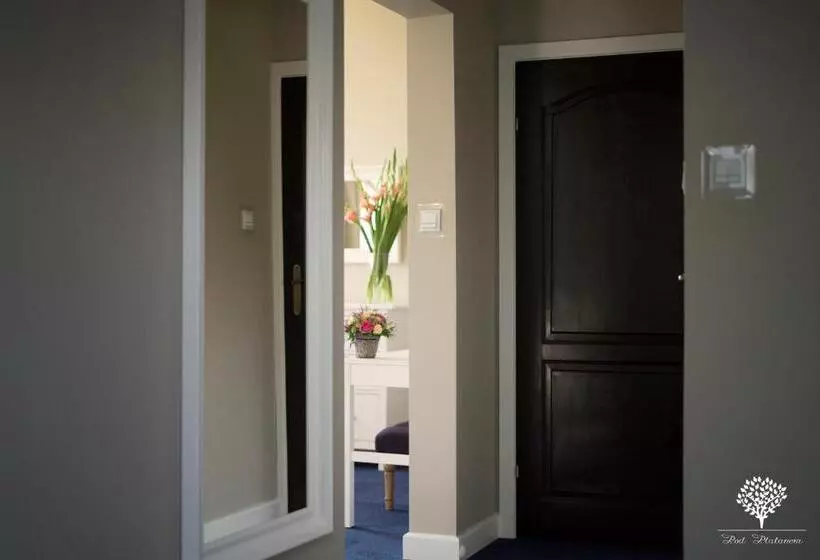 Szafirowy Dwór Hotel & Restauracja