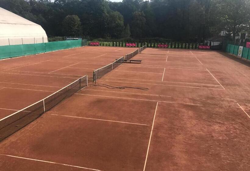 Szafirowy Dwór Hotel & Restauracja