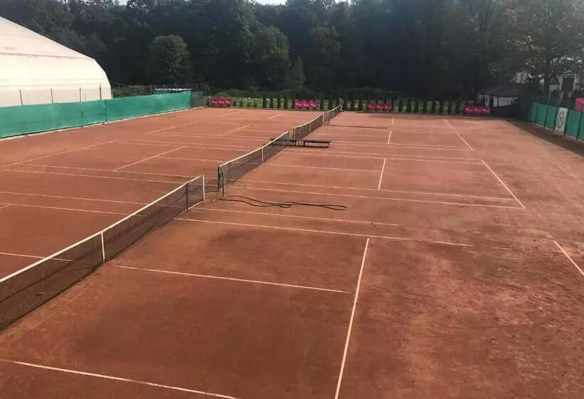 Szafirowy Dwór Hotel & Restauracja