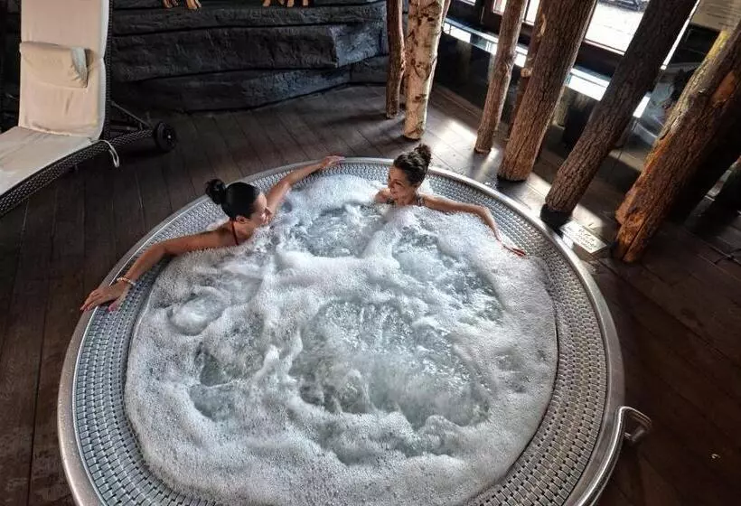 ホテル żubrówka Spa & Wellness