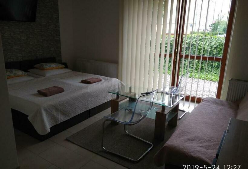 بنسيون Eleven Pokoje