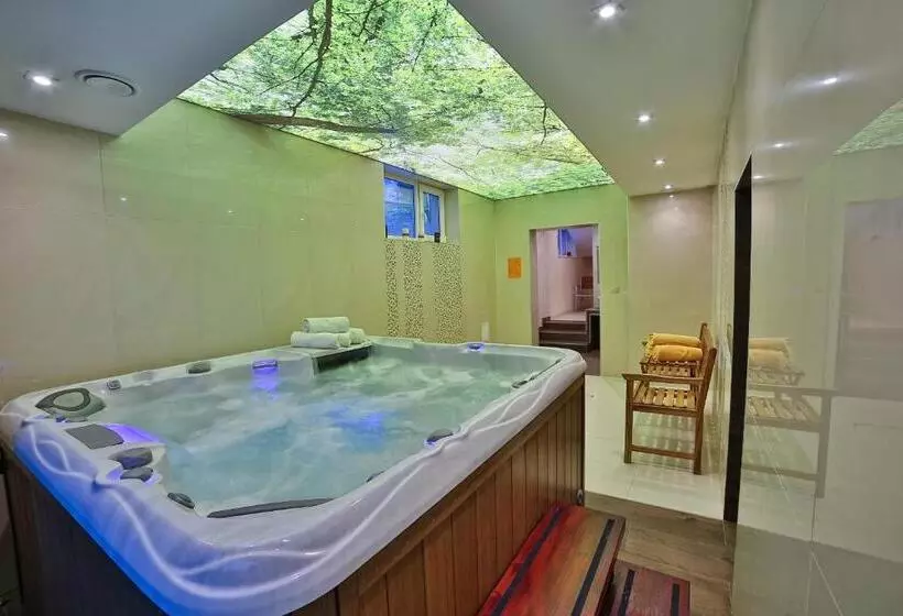 Majatalo Parkowy Dworek