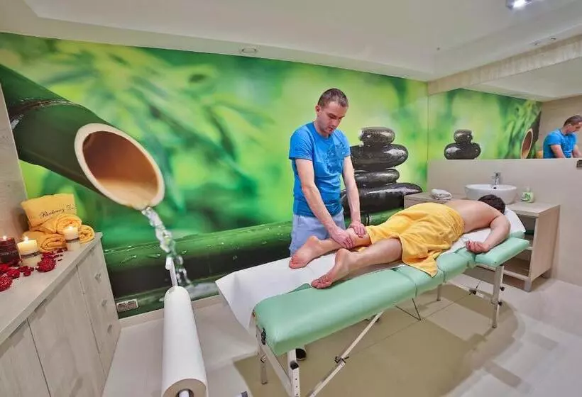 Majatalo Parkowy Dworek