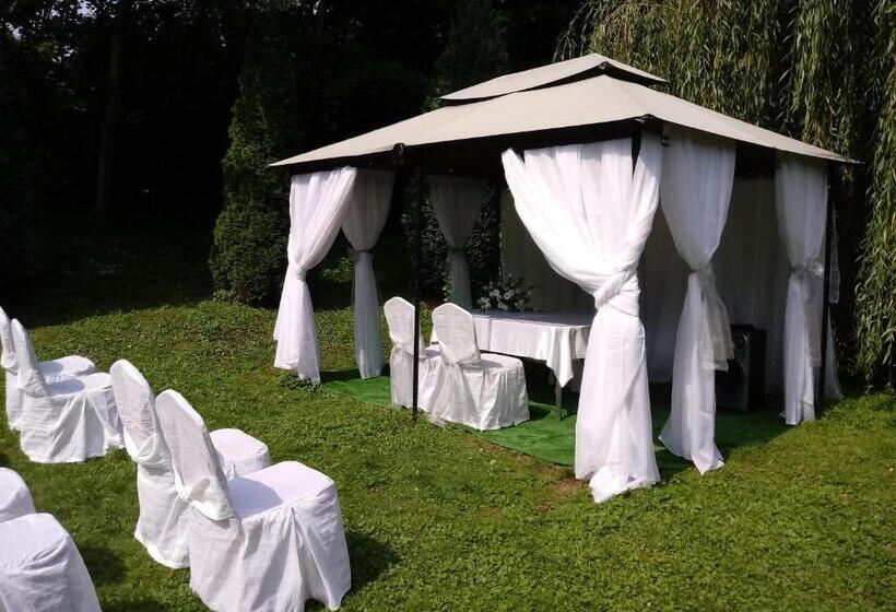 リゾートホテル Dworek Peszków