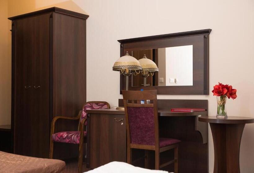 Zajazd U Beaty I Violetty