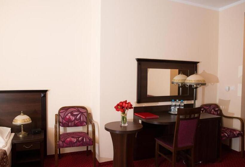 Zajazd U Beaty I Violetty