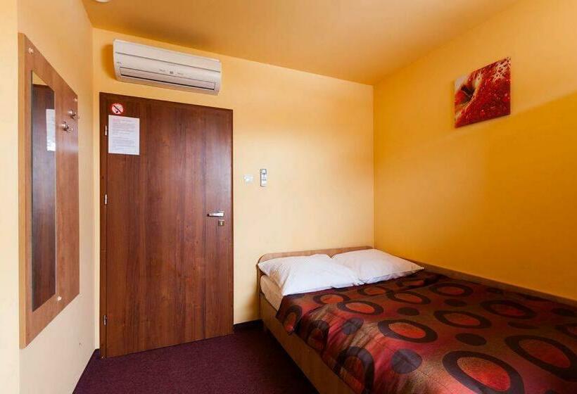 فندق صغير Paola