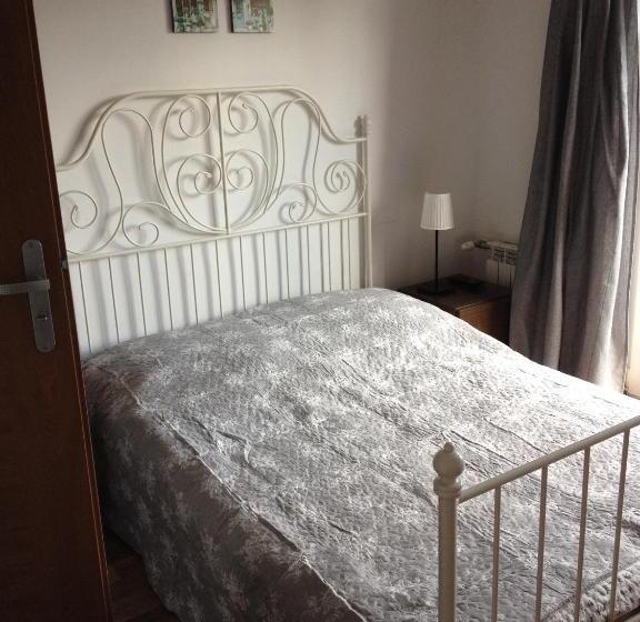 הוסטל Route 7 Rooms