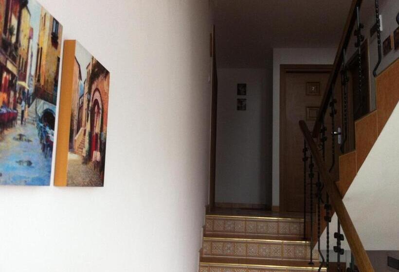 הוסטל Route 7 Rooms