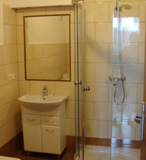 הוסטל Route 7 Rooms