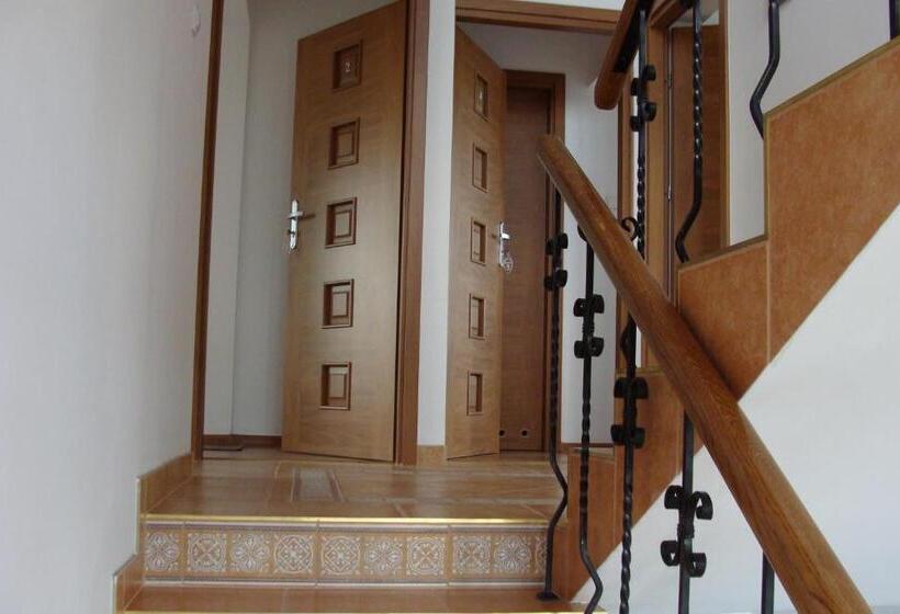 הוסטל Route 7 Rooms