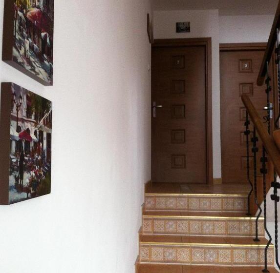 הוסטל Route 7 Rooms