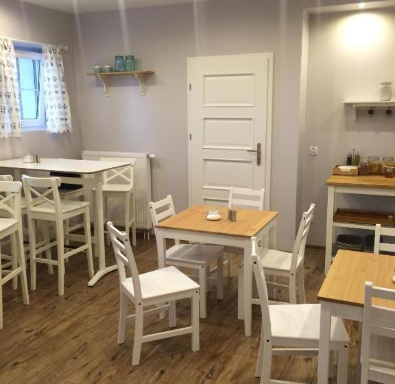 הוסטל Route 7 Rooms