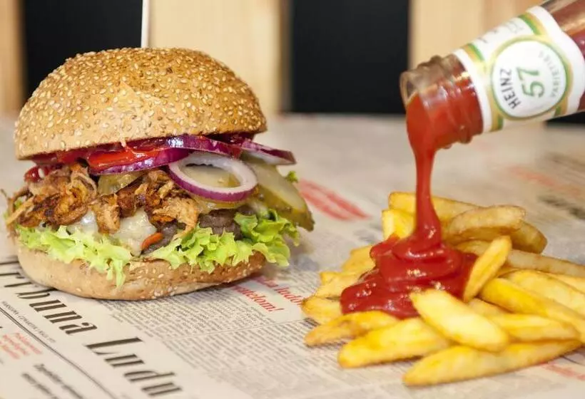 Aamiaismajoitus (B&B) Apartamenty Mesa Grill Restaurant Cafe