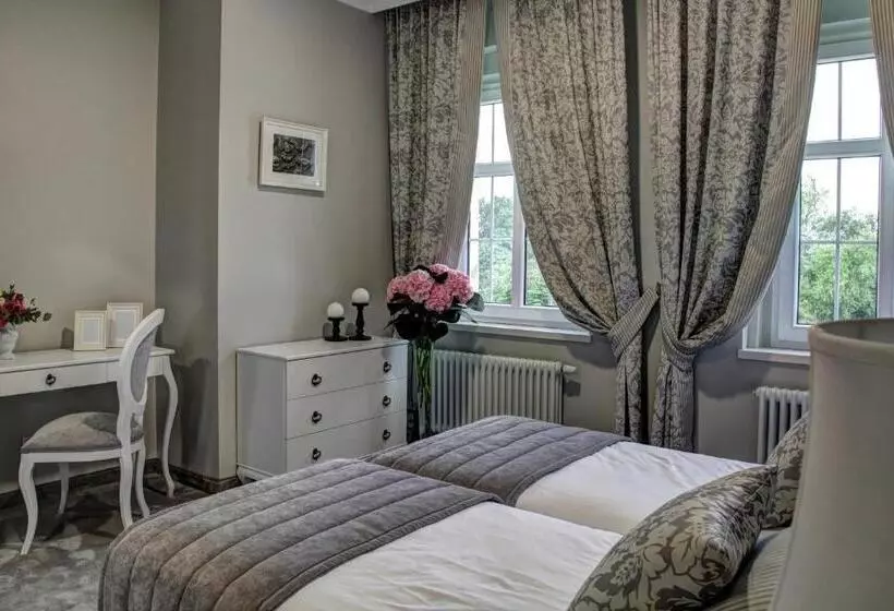 Aamiaismajoitus (B&B) Pałac W Bądzowie